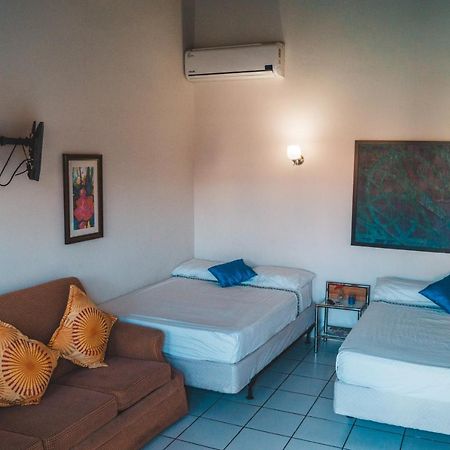 Courtesy Apartments Aruba Oranjestad Esterno foto